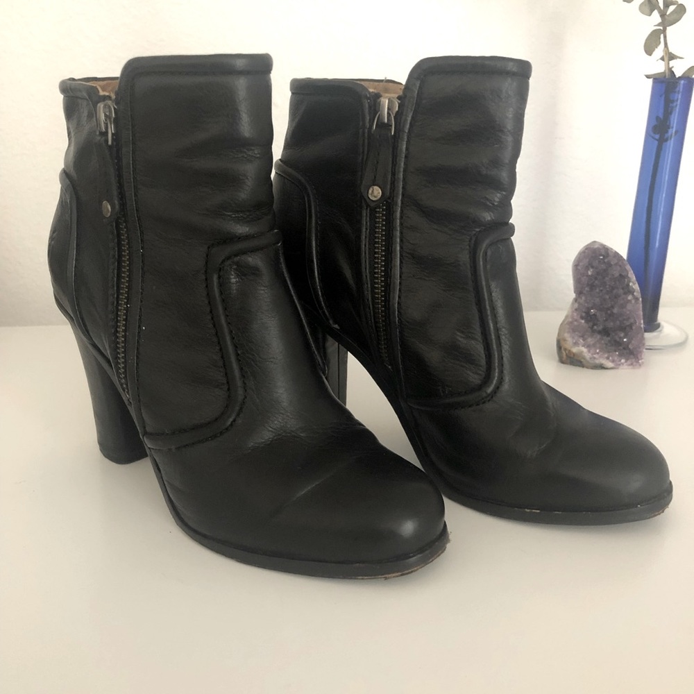 Frye Silvia Piping Bootie size 7.5